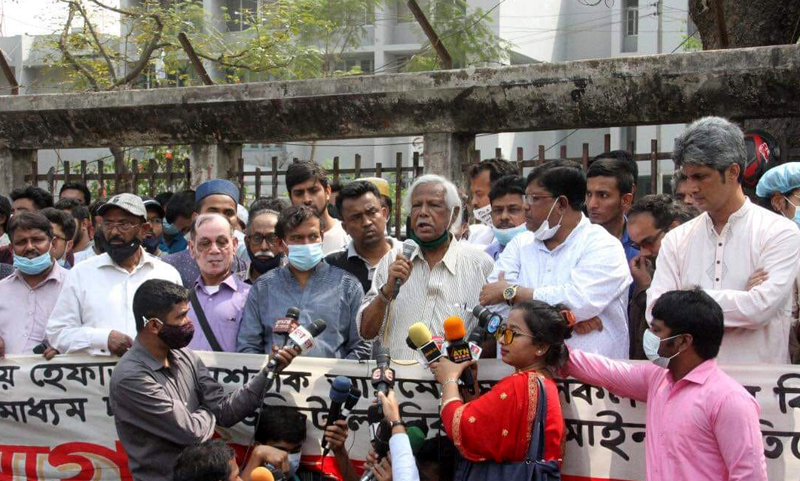 আইনমন্ত্রী, আপনি বাপের ‘কুলাঙ্গার সন্তান’: ডা. জাফরুল্লাহ